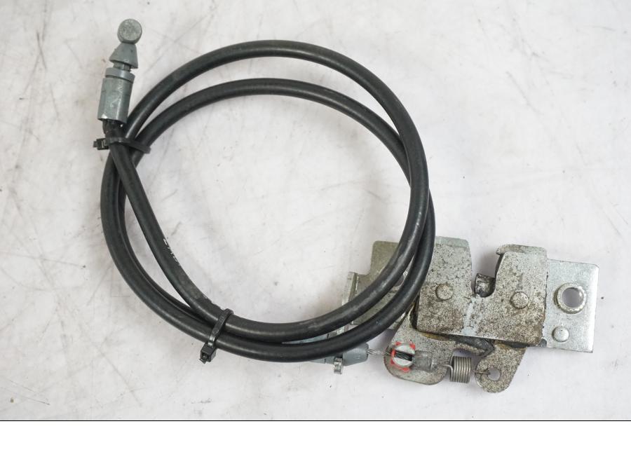 Framsidan på Sadellåsmekanism från en Buell 1125 R -2008 motorcykel.