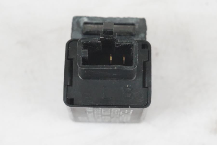 Baksidan på Blinkersrelä från en Kawasaki ZZ-R 1400 -2009 motorcykel.