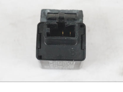 Baksidan på Blinkersrelä från en Kawasaki ZZ-R 1400 -2009 motorcykel.