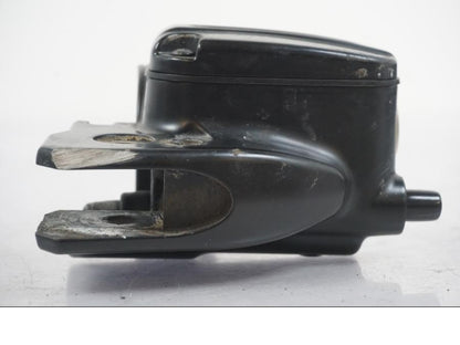 Baksidan på Bromshuvudcylinder från en H-D Street Glide FLHX -2012 motorcykel.