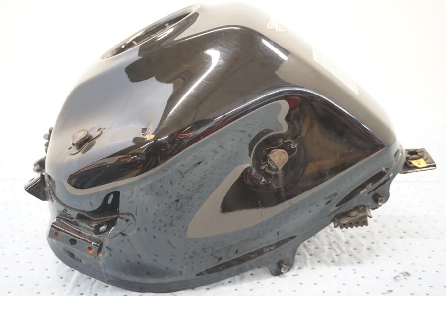 Höger sida på Bensintank från en KTM 125 Duke -2017 motorcykel.