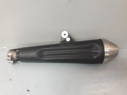 Höger sida på Ljuddämpare från en Triumph Speed Twin -2019 motorcykel.