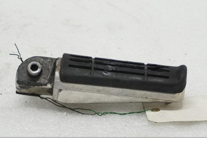 Framsidan på Fotpinne från en Yamaha TDM 900 -2002 motorcykel.