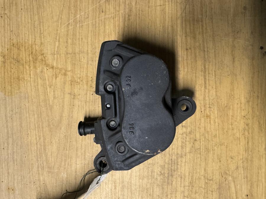 Höger sida på Bromsok från en BMW R 1200 C -2002 motorcykel.