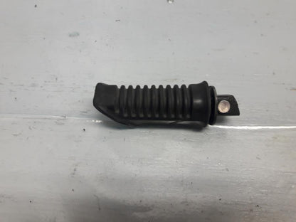 Framsidan på Fotpinne från en Suzuki DL 1000 -2018 motorcykel.