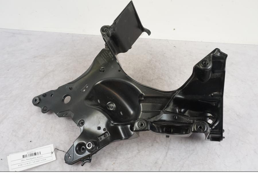 Vänster sida på Toppkåpstag från en BMW K 1600 GTL -2015 motorcykel.