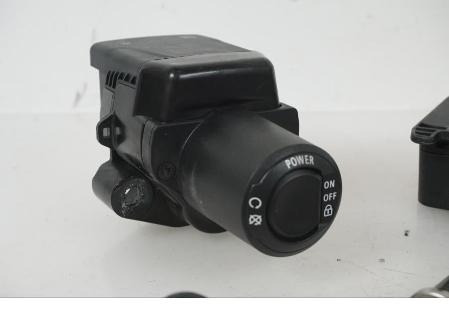 Snett nerifrån på Låssats från en BMW F 750 GS -2019 motorcykel.