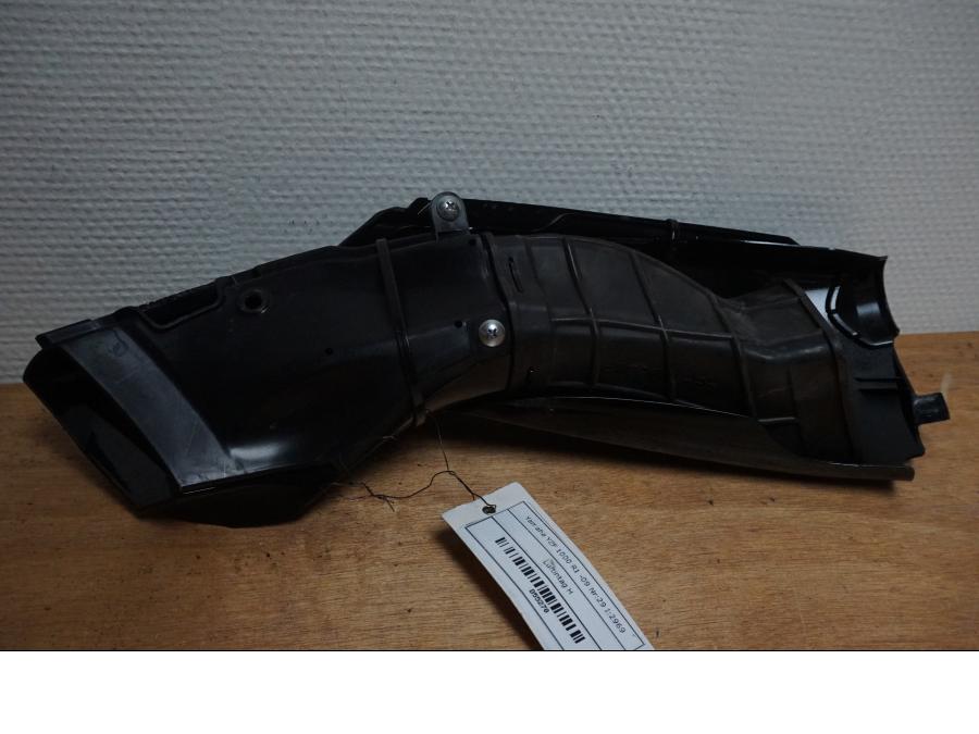 Baksidan på Luftintag från en Yamaha YZF 1000 R1 -2009 motorcykel.