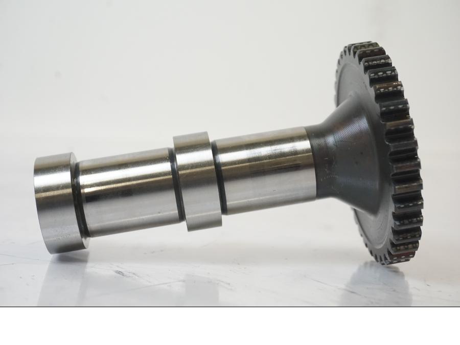 Snett uppifrån på Kamaxel från en KTM 1190 Adventure -2015 motorcykel.