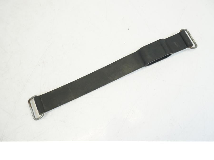 Baksidan på Batterihållare från en Yamaha XSR 700 -2016 motorcykel.