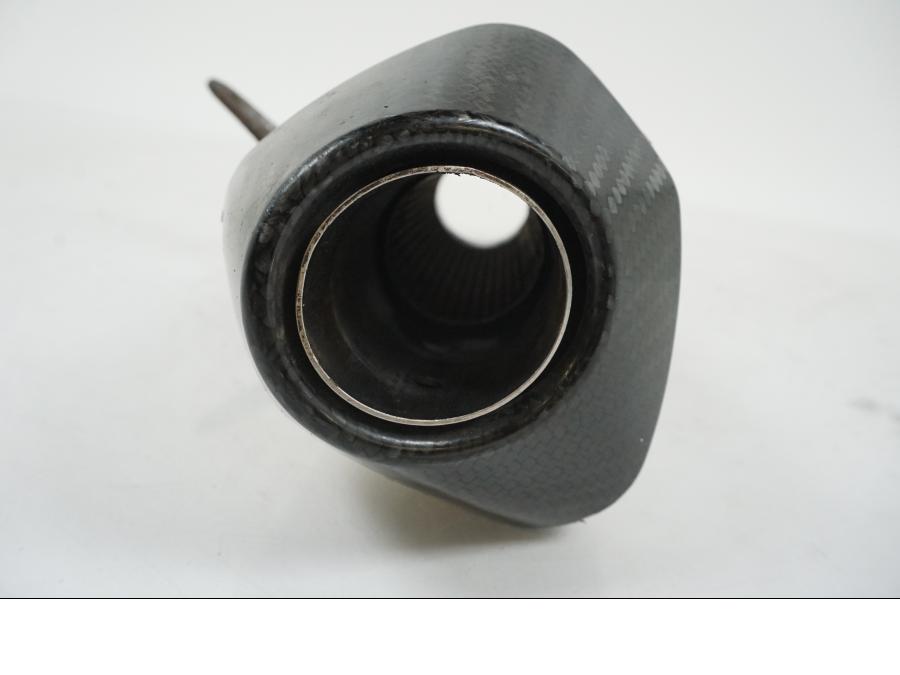 Snett nerifrån på Ljuddämpare Sport från en Ducati Scrambler 1100 -2019 motorcykel.