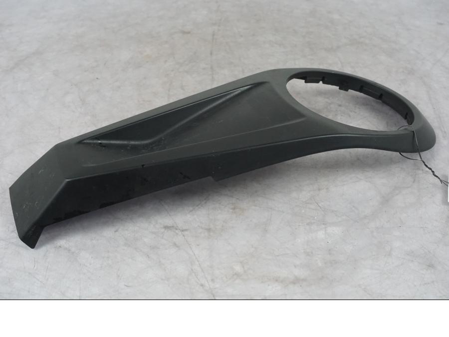 Baksidan på Bensintankskåpa från en KTM 1290 Super Duke R -2022 motorcykel.