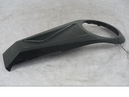 Baksidan på Bensintankskåpa från en KTM 1290 Super Duke R -2022 motorcykel.