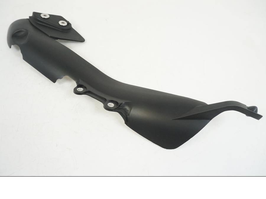 Snett uppifrån på Värmeskydd från en Yamaha YZF 1000 R1 -2006 motorcykel.