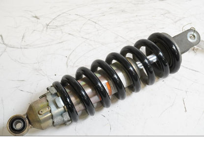 Framsidan på Stötdämpare från en Suzuki VL 800 -2004 motorcykel.