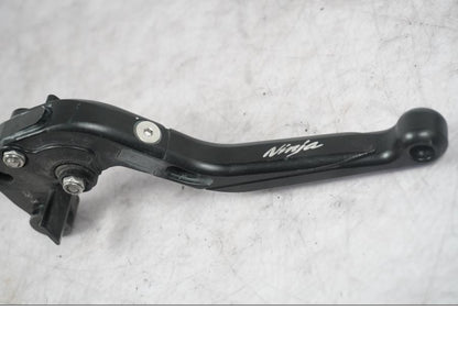 Baksidan på Kopplingsgrepp från en Kawasaki ZX-10R -2008 motorcykel.