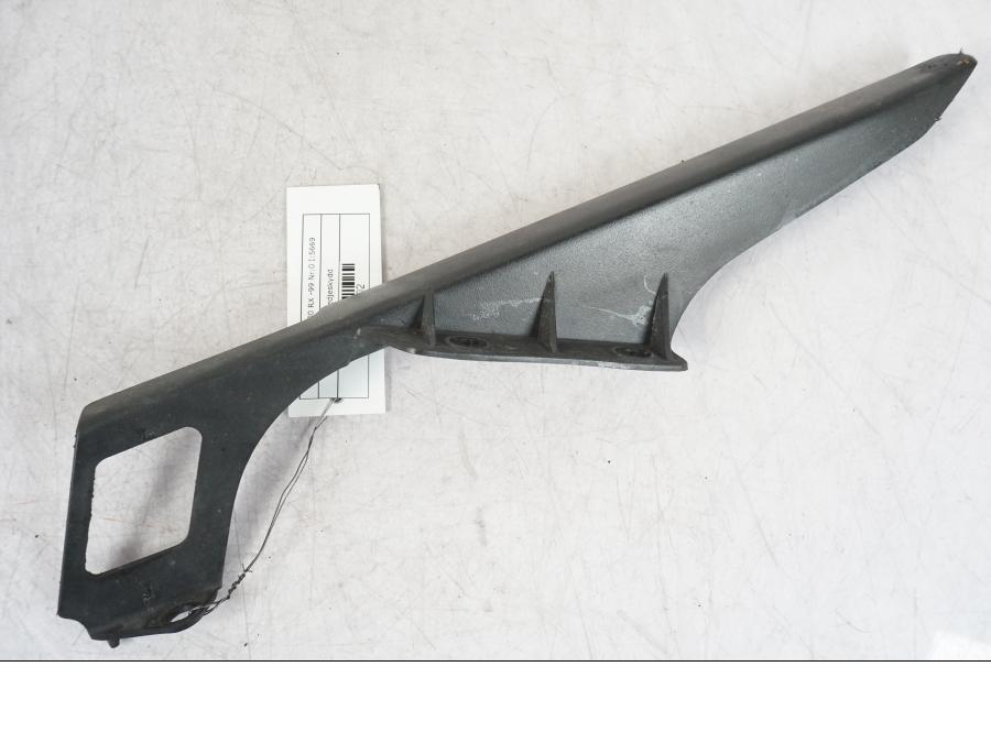 Framsidan på Kedjeskydd från en Suzuki GSX 1300 RX -1999 motorcykel.