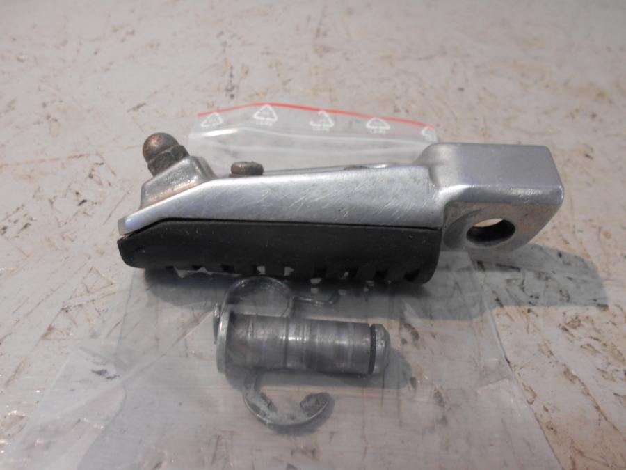 Baksidan på Fotpinne från en Kawasaki ZX-9R -2002 motorcykel.