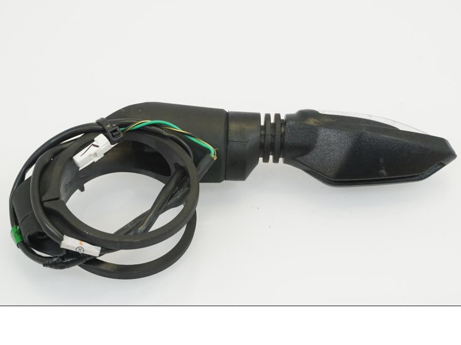 Snett uppifrån på Blinkers från en KTM 1290 Super Duke -2020 motorcykel.