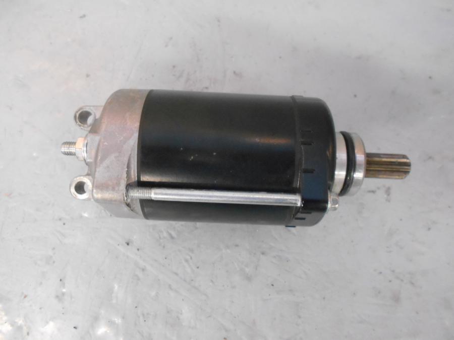 Framsidan på Startmotor från en Kawasaki Z 1000 -2019 motorcykel.