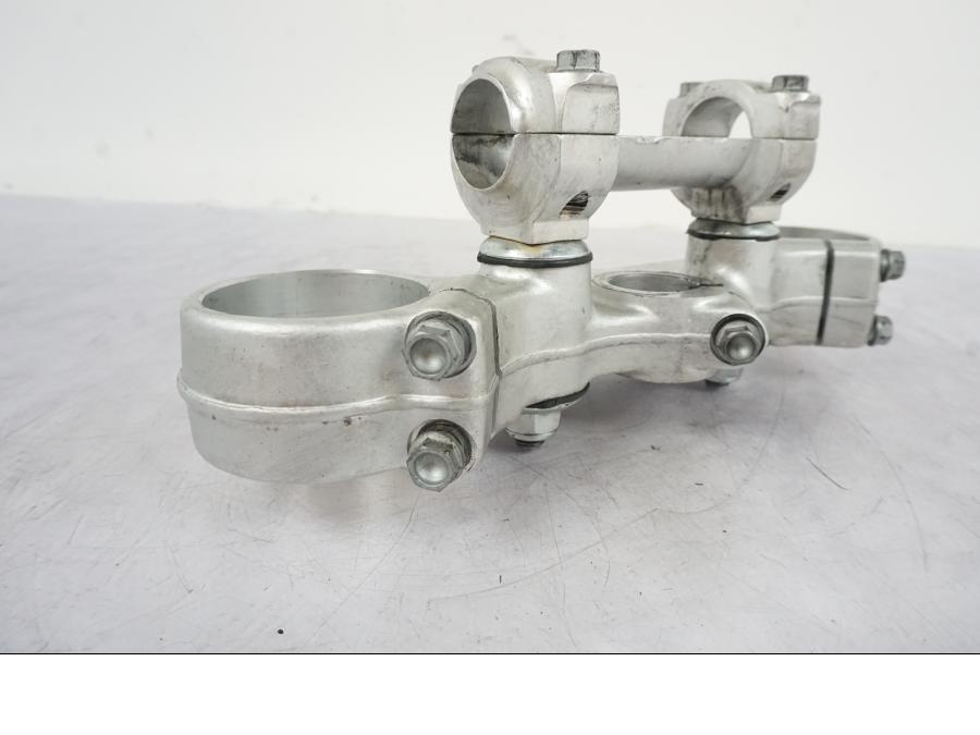 Baksidan på Gaffelkrona från en KTM 640 SM -2005 motorcykel.