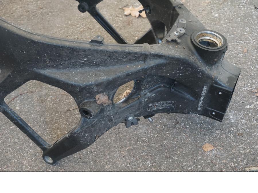 Baksidan på Ram från en BMW S 1000 RR -2010 motorcykel.