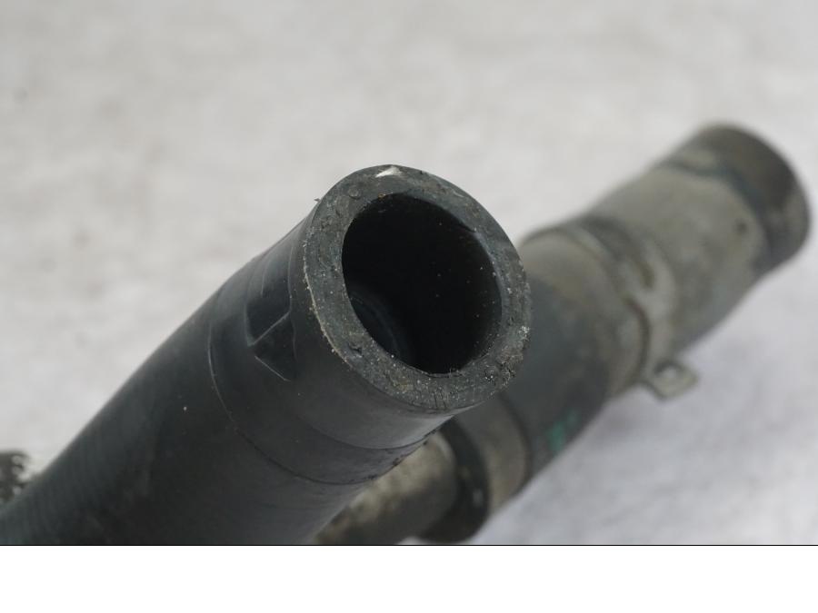 Höger sida på Vattenkyl Slang Set från en Buell 1125 R -2008 motorcykel.