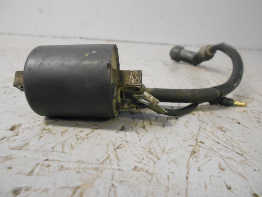 Baksidan på Tändspole från en Honda CBR 125 R -2006 motorcykel.