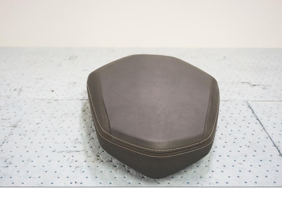 Vänster sida på Sadel från en Kawasaki Ninja H2 -2019 motorcykel.