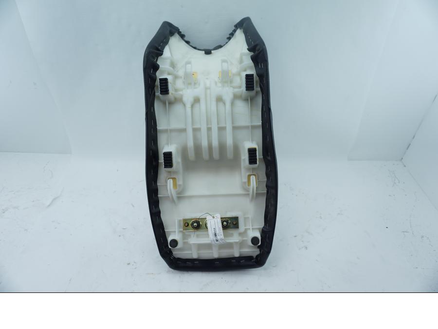 Snett uppifrån på Sadel från en Suzuki DL 650 -2004 motorcykel.