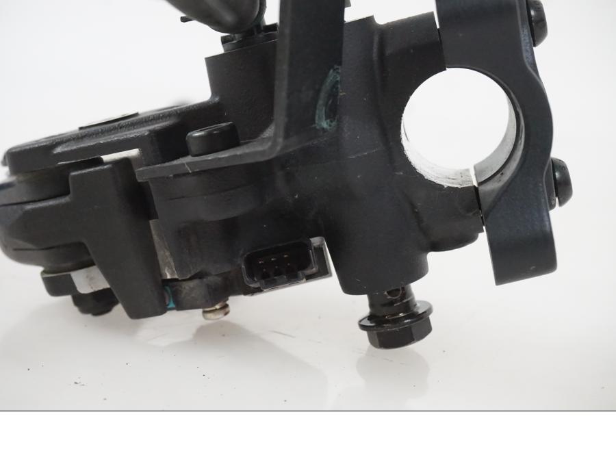 Höger sida på Bromshuvudcylinder från en H-D Adventure Pan America Special RA1250S -2021 motorcykel.