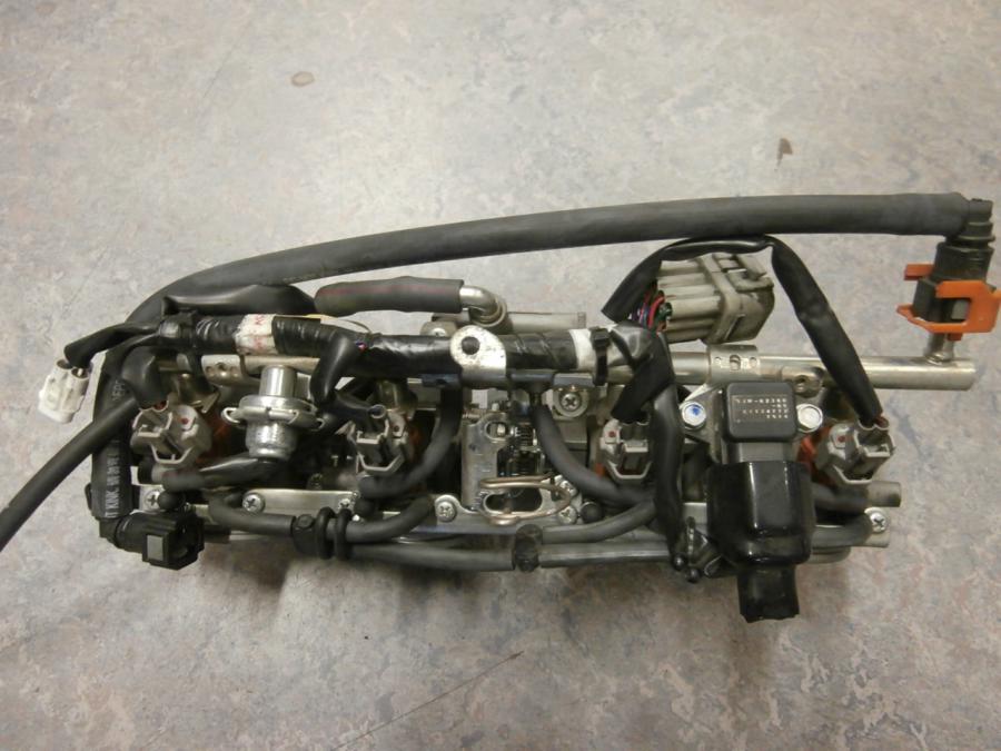 Höger sida på Spjällhus från en Yamaha FJR 1300 -2007 motorcykel.