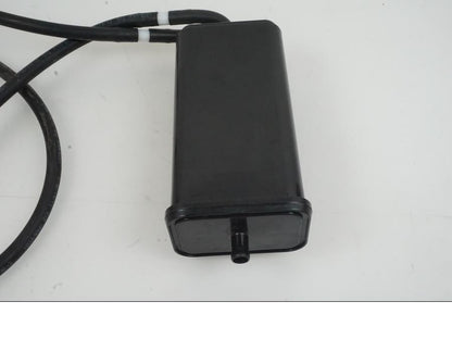 Höger sida på Fuel Evap System från en KTM 1290 Super Duke -2019 motorcykel.