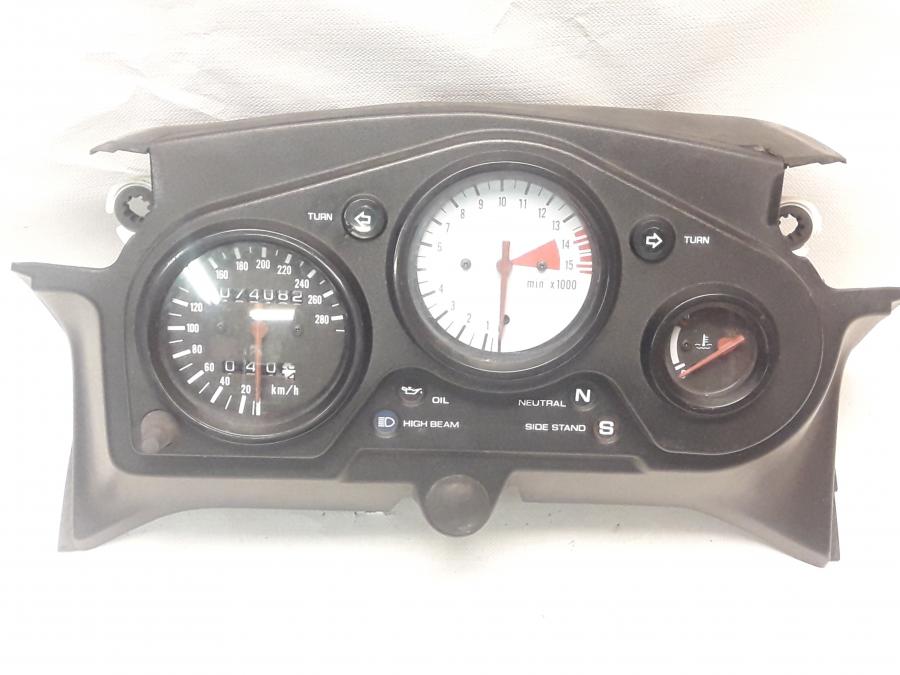 Framsidan på Instrumentpanel från en Honda CBR 600 -1997 motorcykel.