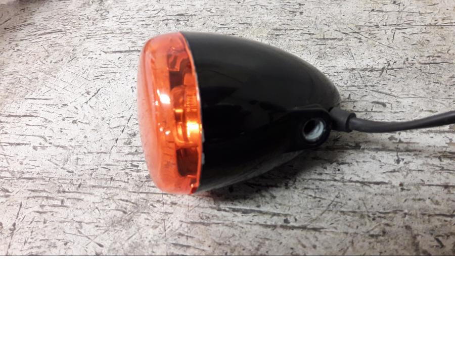 Höger sida på Blinkers från en H-D FLSS Softail Slim -2014 motorcykel.