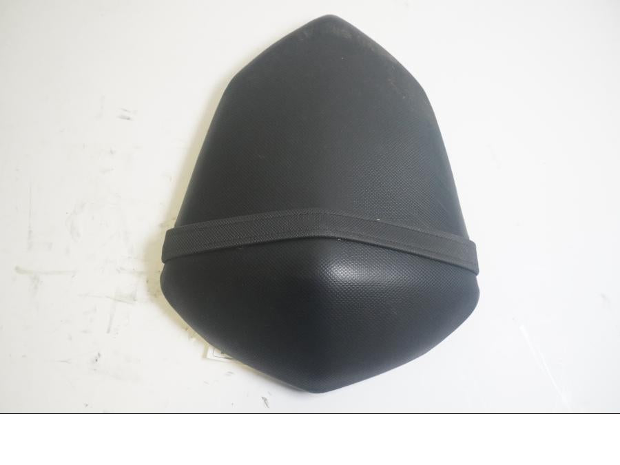 Baksidan på Sadel från en Kawasaki Z 1000 -2008 motorcykel.