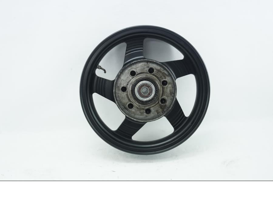 Baksidan på Fälg från en Kawasaki VN 1500 Classic Tourer -2001 motorcykel.