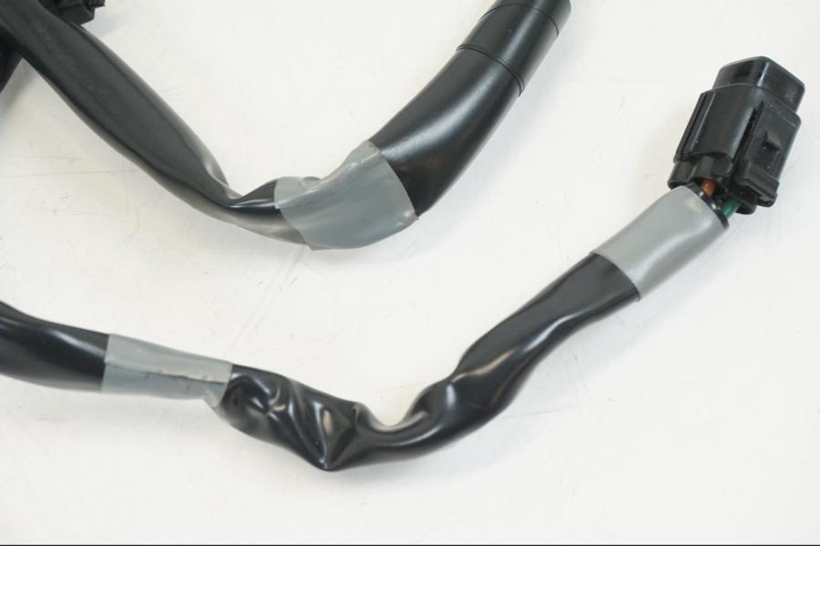 Vänster sida på Bromsljuskontakt från en Yamaha MT-09 Tracer -2021 motorcykel.