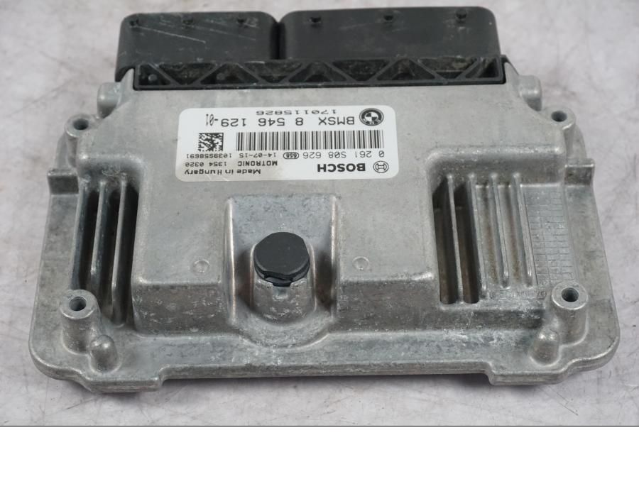 Vänster sida på Motronic styrenhet från en BMW K 1600 GTL -2015 motorcykel.