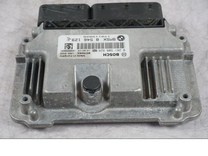 Vänster sida på Motronic styrenhet från en BMW K 1600 GTL -2015 motorcykel.