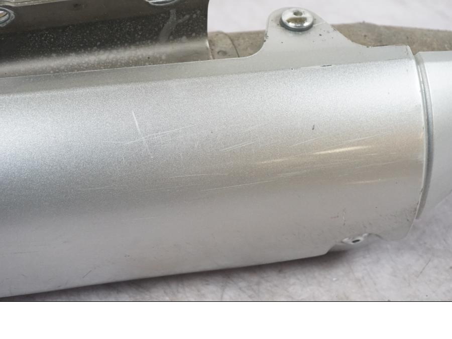 Vänster sida på Ljuddämpare från en Yamaha XT 660 R -2007 motorcykel.