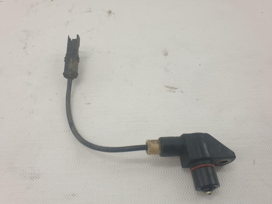Baksidan på Vevaxelsensor från en BMW R 1200 GS -2006 motorcykel.