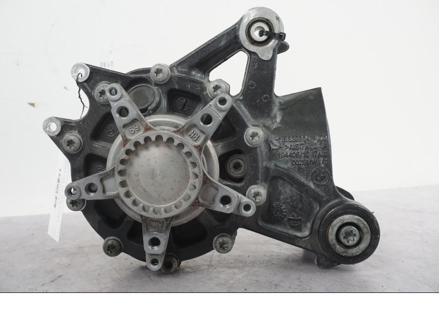 Snett nerifrån på Slutväxel från en BMW K 1600 GTL -2015 motorcykel.