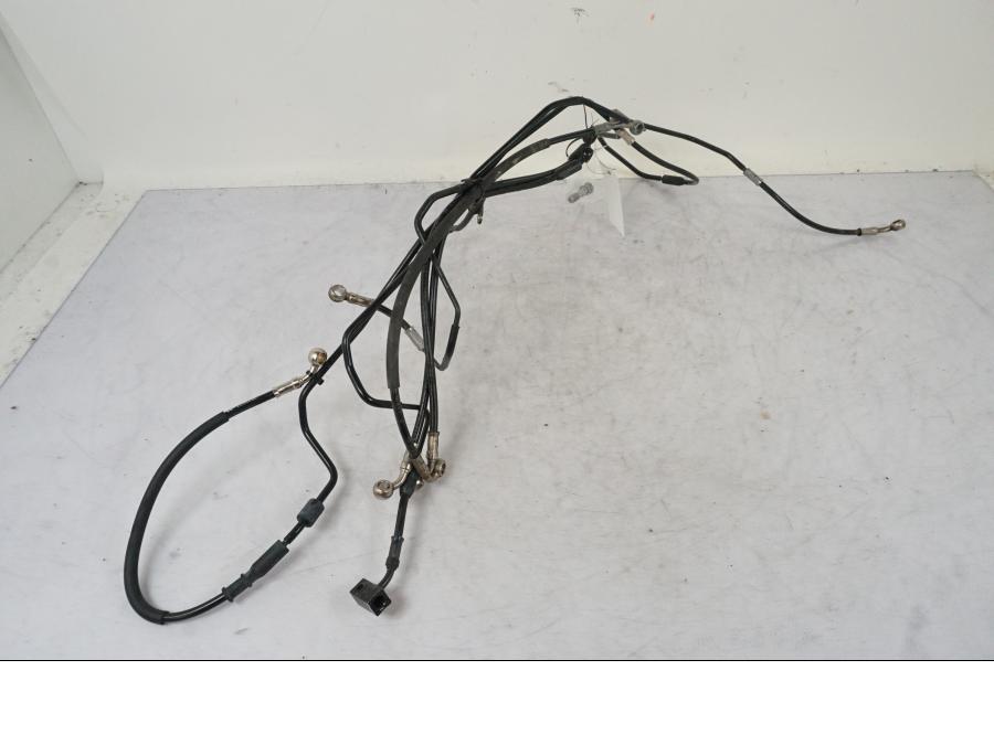 Framsidan på Bromsledning från en Triumph Bonneville T120 -2021 motorcykel.