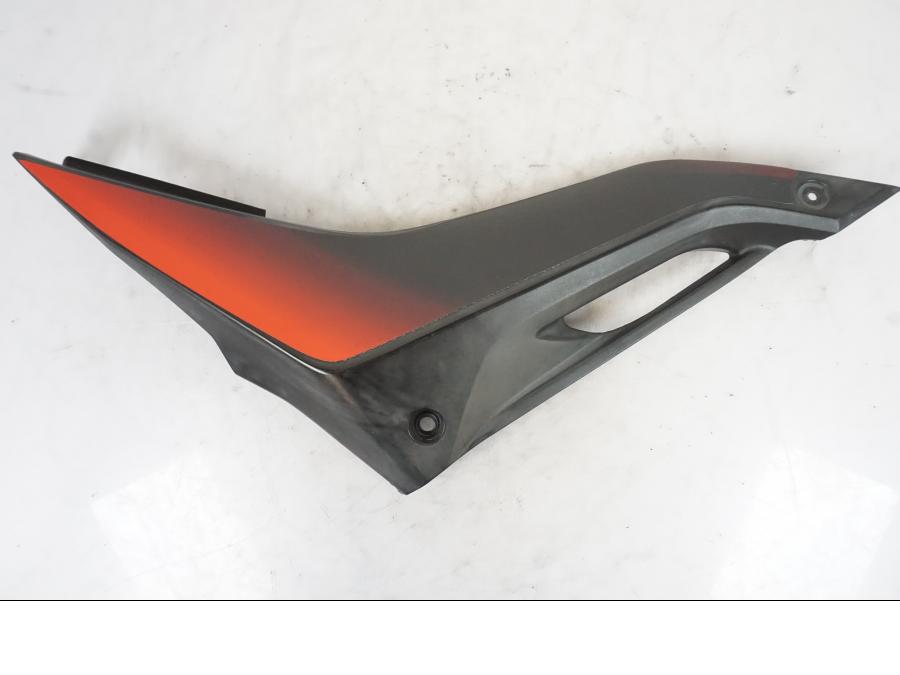 Framsidan på Sidopanel från en Yamaha YZF-R 125 -2008 motorcykel.