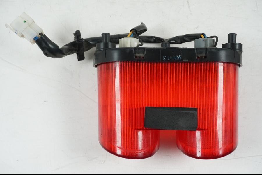 Snett uppifrån på Baklampa från en Yamaha YZF 1000 R1 -2001 motorcykel.