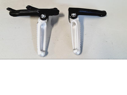 Snett uppifrån på Fotpinne från en Ducati Streetfighter 1098 -2008 motorcykel.