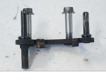 Snett nerifrån på Bromsoksfäste från en Kawasaki ER-6N -2012 motorcykel.