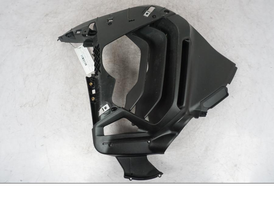 Framsidan på Sidkåpa innerplast från en Ducati Multistrada V4 -2024 motorcykel.