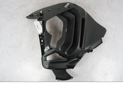 Framsidan på Sidkåpa innerplast från en Ducati Multistrada V4 -2024 motorcykel.